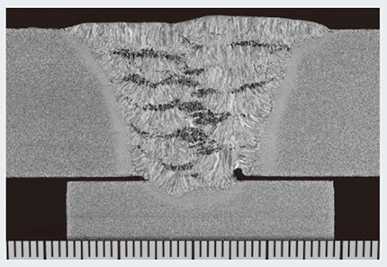 図9 フェライトバンドが発生した断面マクロ一例  （PWHT:710℃×24h）