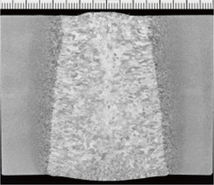 図9 断面マクロ（板厚60mm, ルートギャップ22mm）